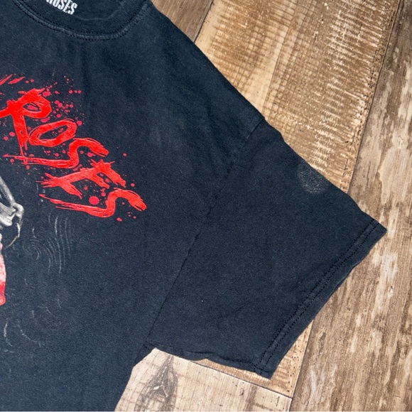 Guns n Roses Japan Tour Band Tee Shirt 2017 rare htf large goggles swords - Picture 4 of 16